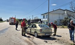 Balıkesir'de iki otomobilin çarpıştığı kazada 6 kişi yaralandı