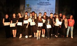 Diyarbakır'da 'Aile' temalı liseler arası İngilizce tiyatro yarışması tamamlandı