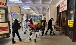Edirne'de askeri aracın duvara çarpması sonucu 2 asker yaralandı