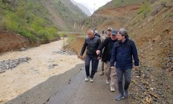 Erzincan'da Kemaliye-Başbağlar kara yolu, heyelan nedeniyle ulaşıma kapatıldı