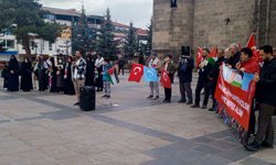 Erzurum'da sağlıkçılar Gazze için sessiz yürüyüşlerini 129. haftada sürdürdü
