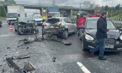 Esenler'de zincirleme trafik kazasında otomobil sürücüsü yaralandı