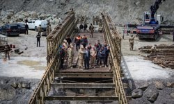 Hakkari Valisi Taşyapan, Hakkari-Van yolunda inşa edilen panel köprü çalışmalarını inceledi
