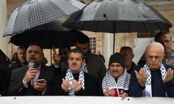 İsrail'in Küresel Sumud Filosu'na saldırısı Sakarya ve çevre illerde protesto edildi