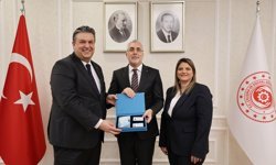İtalyan şef Claudio Chinali'ye 'Turkuaz Kart' verildi