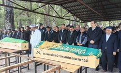 Mersin'de evde fenalaşmaları sonucu yaşamını yitiren 2 kardeşin cenazeleri defnedildi