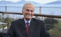 Türk sinemasının usta oyuncusu Ediz Hun, yaşlılıkta en büyük tehlikenin yalnızlık olduğunu söyledi