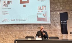 Yazar Cüneyt Sezer, Rami Kütüphanesi'nde okurlarıyla buluştu