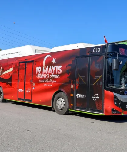 Kocaeli'de otobüs ve tramvaylar bayramlık giydirildi