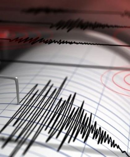 İzmir'de korkutan deprem