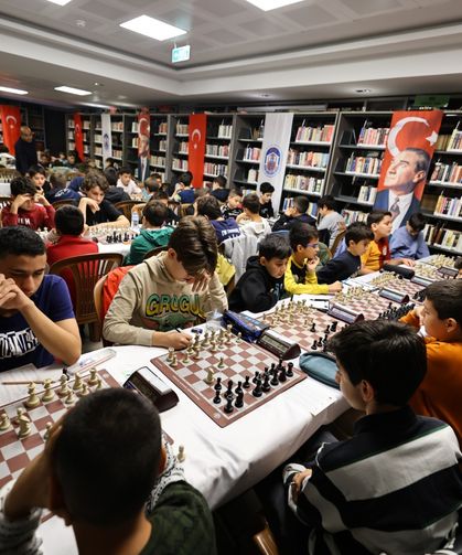 Efes Selçuk’ta “Ataya Saygı” Satranç Turnuvası Başladı