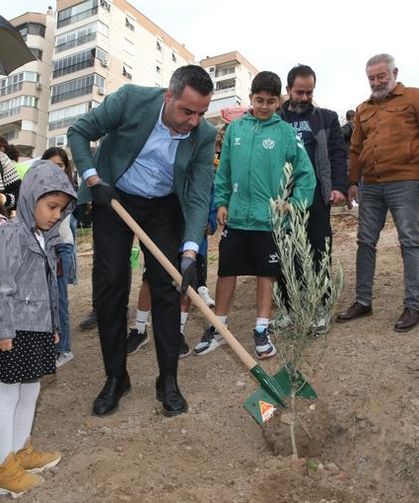 Çiğli’de 400 Fidan Toprakla Buluştu: “Çiğli’ye Nefes Olalım”