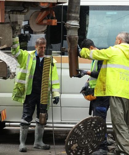 İzmir’de yağış seferberliği: 750 personel, 210 araç ve 24 saat nöbet sistemi