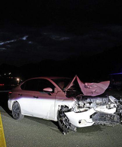 Elazığ'da iki otomobilin çarpışması sonucu 3 kişi yaralandı