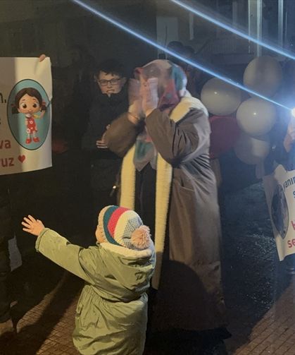 Erzincan'da gönüllü gençler kanser tedavisi gören çocuğa sürpriz etkinlikle moral verdi