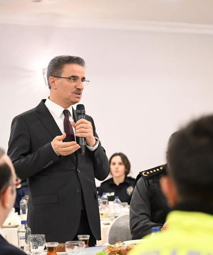 Erzurum Valisi Baruş, zorlu kış koşullarında görev alan polislerle iftarda buluştu