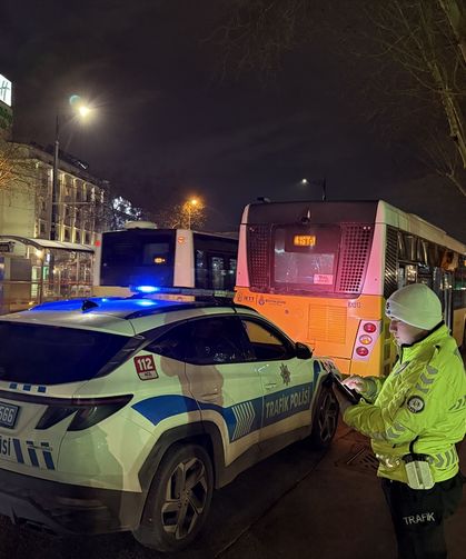 Fatih'te İETT otobüsünün çarptığı yaya yaralandı