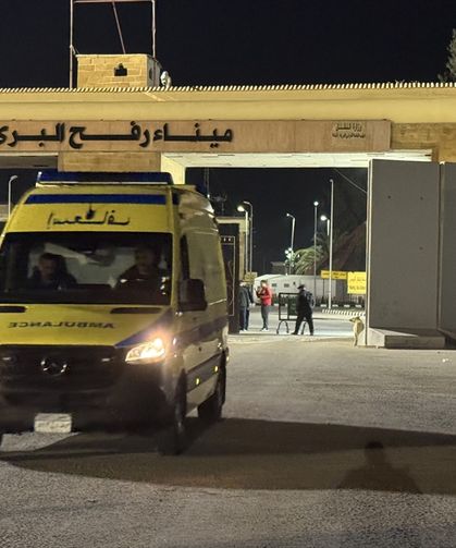 Filistin Kızılayı: Refah Sınır Kapısı'ndan 15 hasta ve 31 refakatçi Mısır'a tahliye edildi