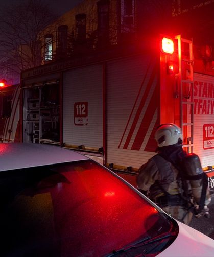 Kağıthane'de iş hanında çıkan yangında mahsur kalan 11 kişi kurtarıldı