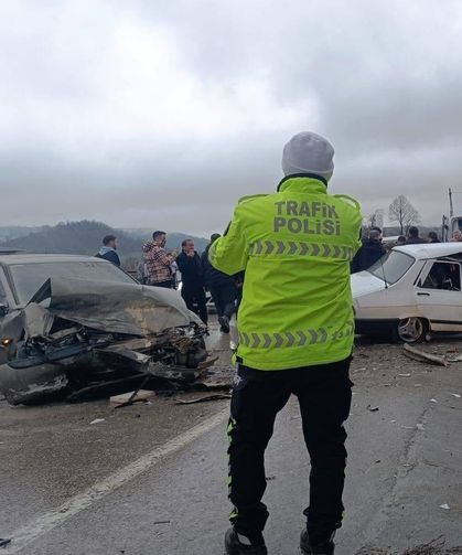 Ordu'da otomobillerin çarpışması sonucu 2 kişi yaralandı