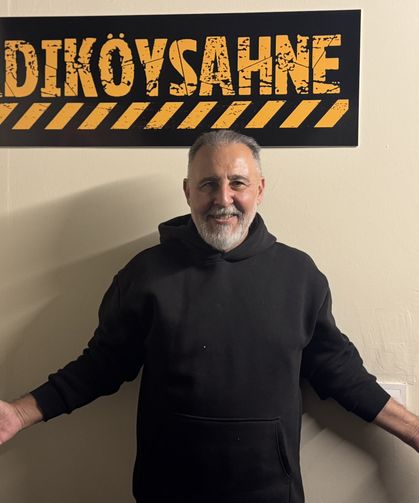 Oyuncu Kemal Başar, Kadıköy Sahne'de konser verdi