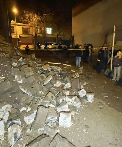 Şanlıurfa'da çöken boş evin yanındaki 3 ev tedbiren tahliye edildi