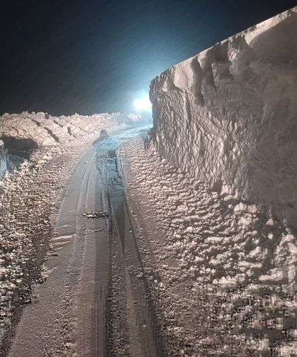 Siirt'te yolu kardan kapanan köylerdeki hastalar ekiplerce hastanelere ulaştırıldı