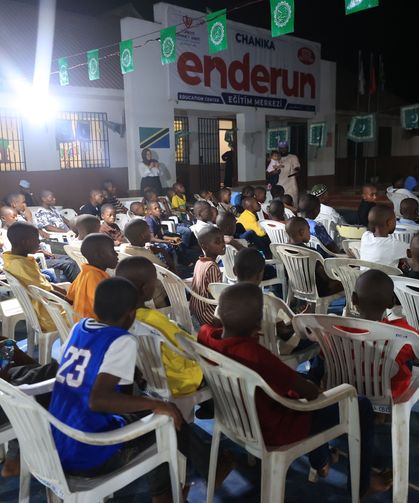 TDV Tanzanya'da yetimlere iftar verdi