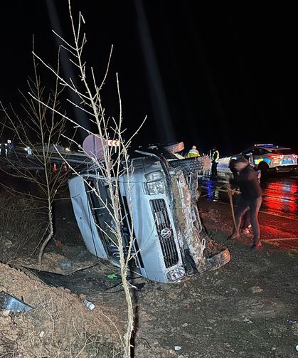 Uşak'ta şarampole devrilen işçi servisindeki 17 kişi yaralandı