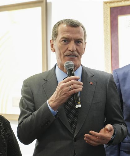 Zeytinburnu'nda Turan Sevgili'nin 63 yıllık eserlerinden oluşan hat sergisi açıldı