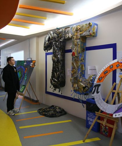 Adana'da öğrencilerin atık malzemelerden yaptıkları eserler sergilendi