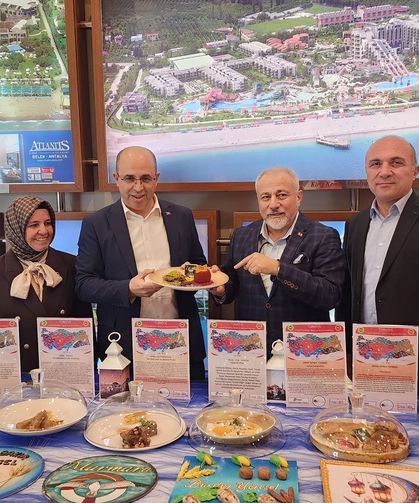 Antalya'da coğrafi işaretli ürünler tedarikçi firmaların katıldığı iftar sofrası için hazırlandı