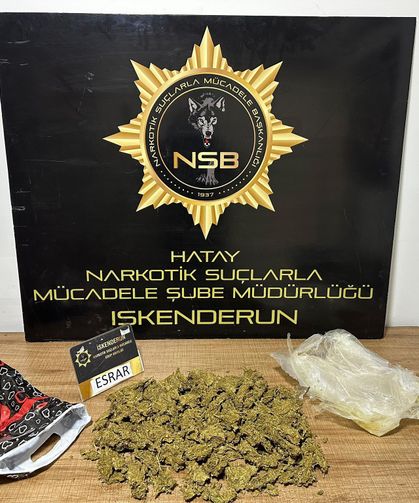 Hatay'da durdurulan hafif ticari araçta 1 kilo 100 gram esrar ele geçirildi