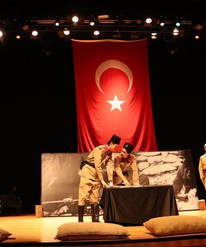 Kayseri'de 'Son Nefes Çanakkale' tiyatro oyunu öğrenciler tarafından sahnelendi