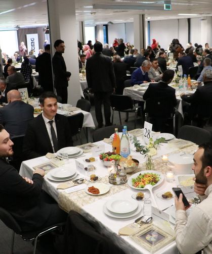 Köln'de İslam Toplumu Milli Görüş Teşkilatı iftar programı düzenlendi