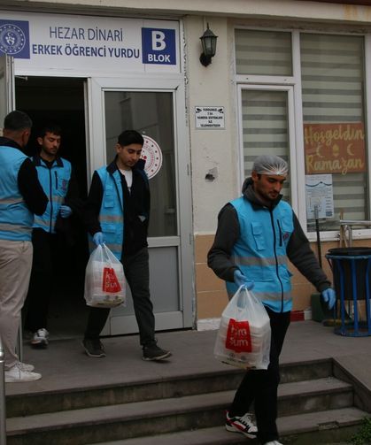 Kütahya'da üniversite öğrencileri 'Komşum' projesiyle gönüllere dokunuyor