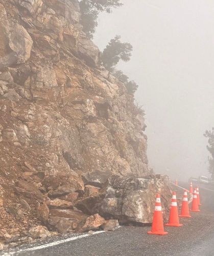 Mersin'de kar ve sağanak hayatı olumsuz etkiledi