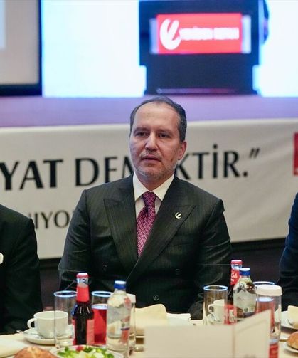 Yeniden Refah Partisi İstanbul'da iftar programı düzenledi