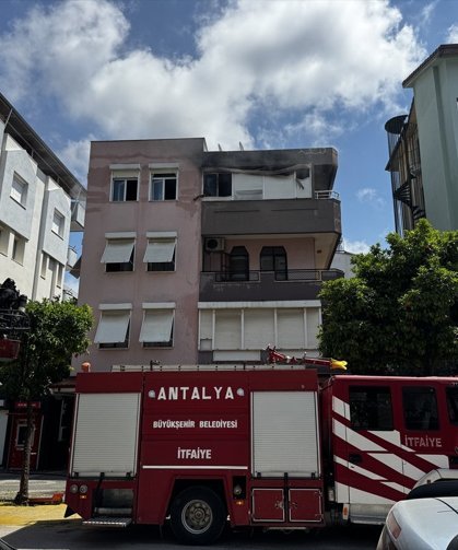 Antalya'da apartman dairesinde çıkan yangın söndürüldü