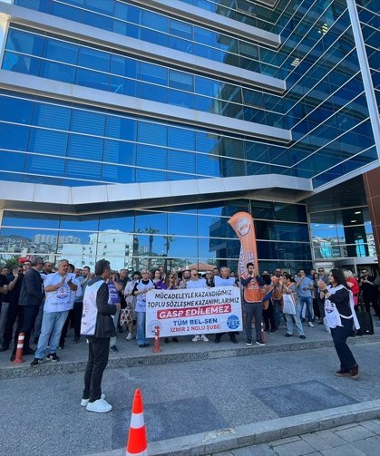 Bayraklı Belediyesinde görevli memurlar TİS anlaşmazlıkları için eylemde