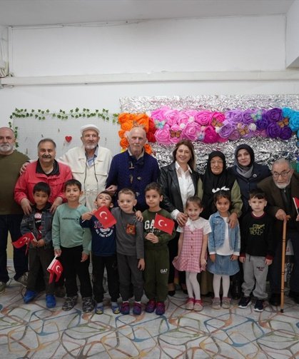 Düzce'de yaşlılardan anaokulu öğrencilerine '23 Nisan' ziyareti