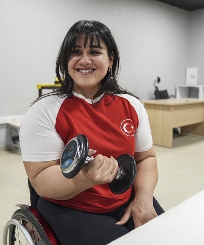Engelleri 'bileğiyle' deviren kadın sporcu dünyanın zirvesini hedefliyor
