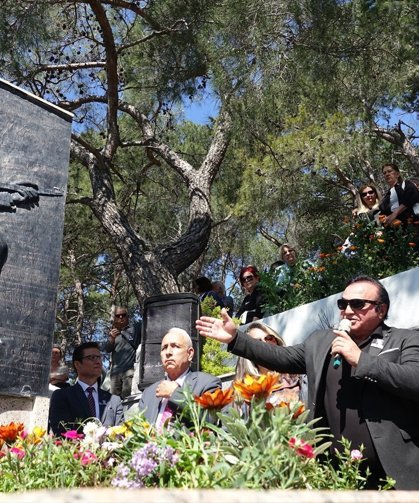 Halk ozanı Ali Ekber Çiçek vefatının 20. yılında kabri başında anıldı