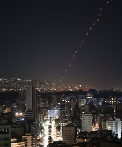 İsrail ile Lübnan arasındaki ateşkes yürürlüğe girdi