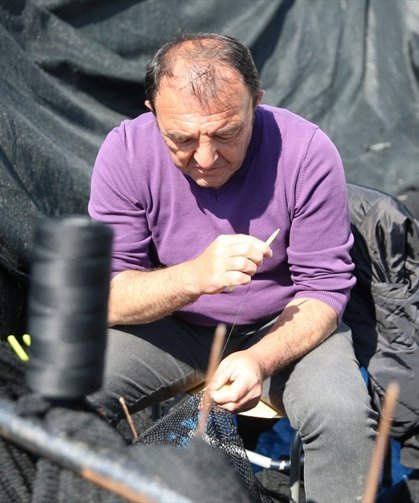 Karadenizli balıkçılar ağ bakımı mesaisine başladı