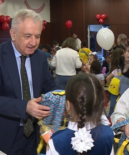 Kazakistan'da 23 Nisan Ulusal Egemenlik ve Çocuk Bayramı kutlandı