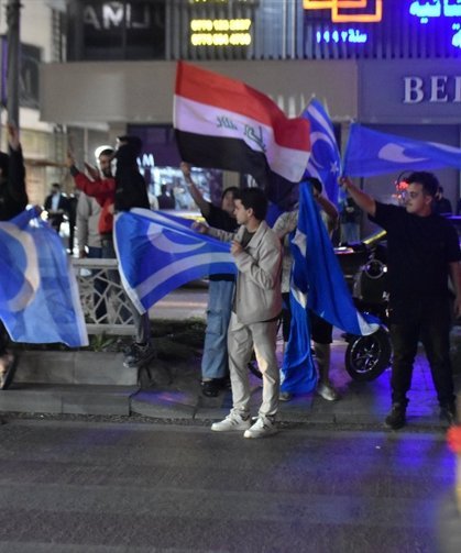Kerkük'te Türkmen valinin seçilmesinin ardından Türkmenler sokaklarda kutlama yaptı