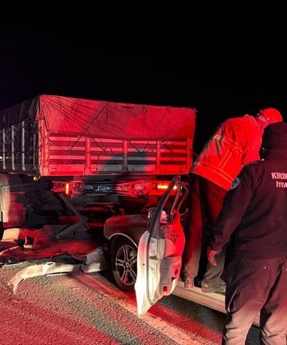 Kırıkkale'de tıra çarpan otomobilin sürücüsü yaralandı