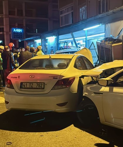 Kocaeli'de 5 aracın karıştığı zincirleme trafik kazasında 1 kişi yaralandı