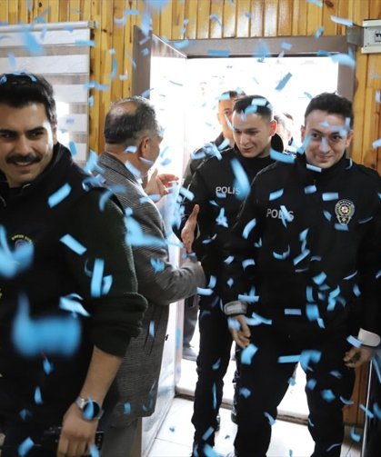 Konya'da kavga ihbarına giden polis ekiplerine çocuklardan sürpriz kutlama